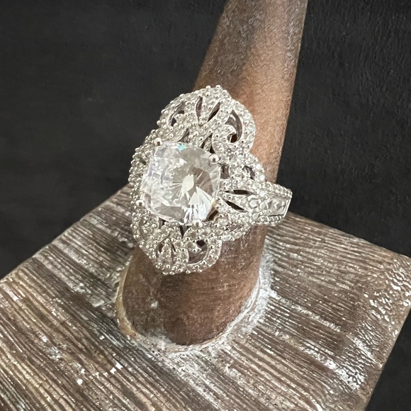 Jewelry - Sterling silver ring. Size 9